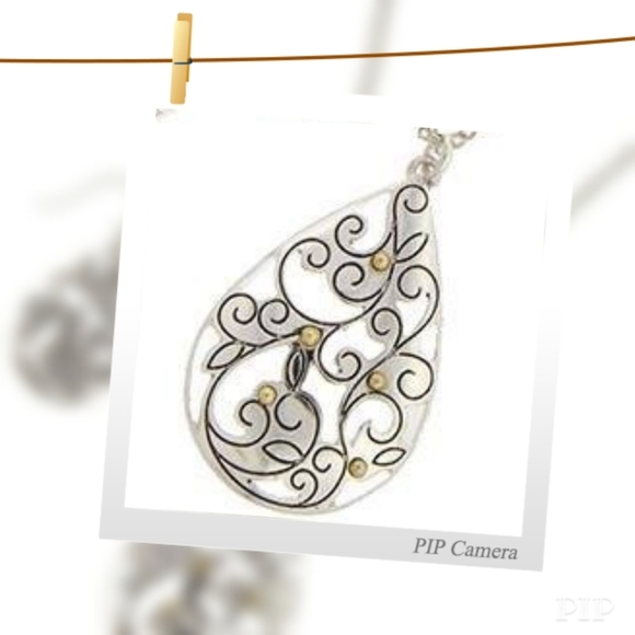 Gorgeous Teardrop Necklace Set - Picture 2 of 3